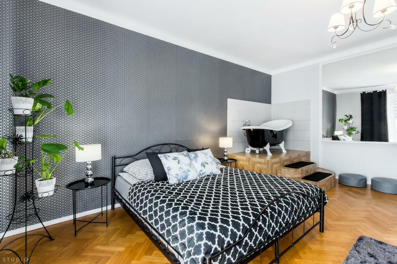 Clicktheflat Apartment Chmielna 7 Warsaw Exterior photo